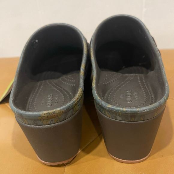 Crocs cobbler clogs Sarah Graphic Brown Boho Floral Leather detail Womens Size 8 - Picture 7 of 9